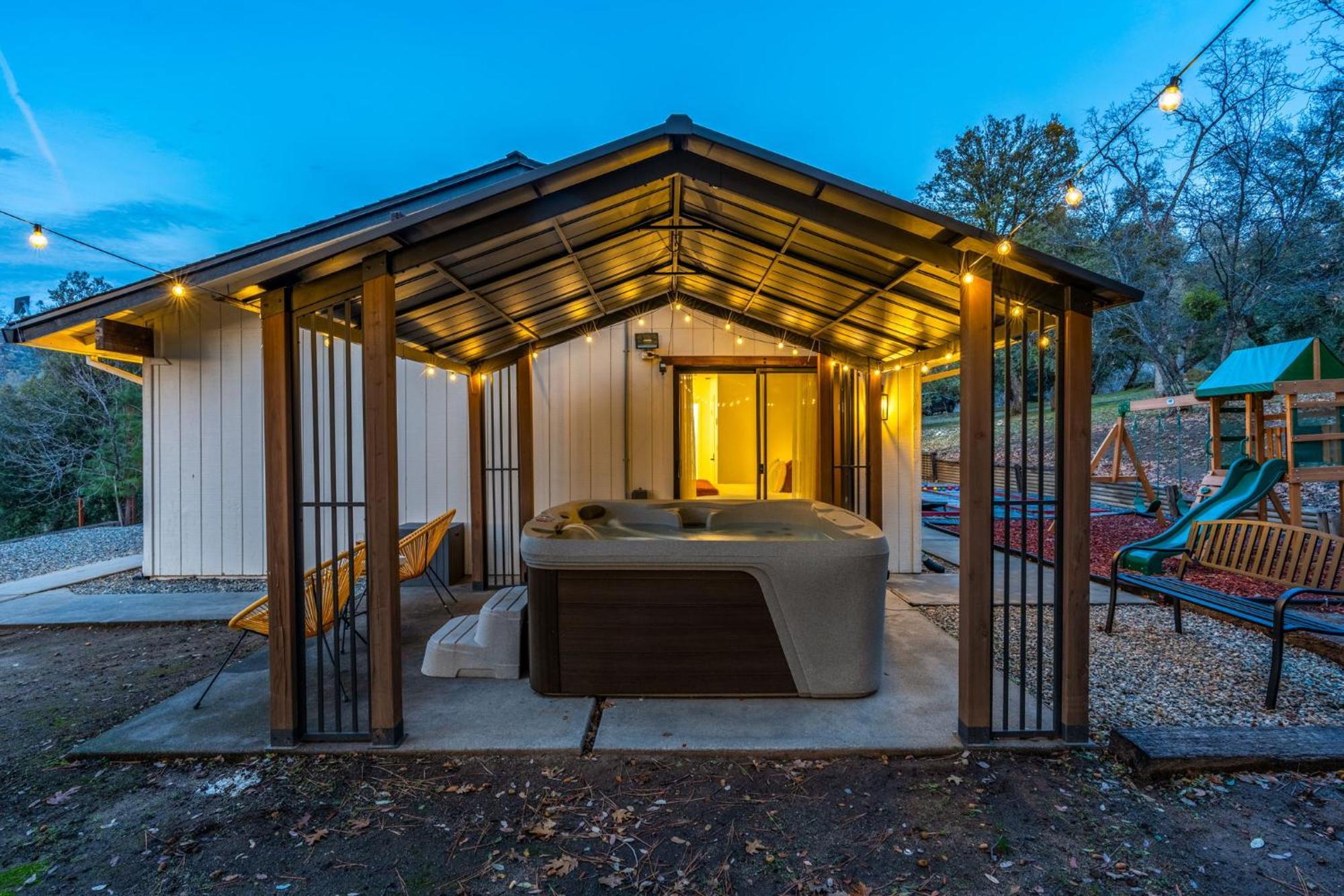 Secluded Mtn Family Haven With Spa, Views & Arcade *