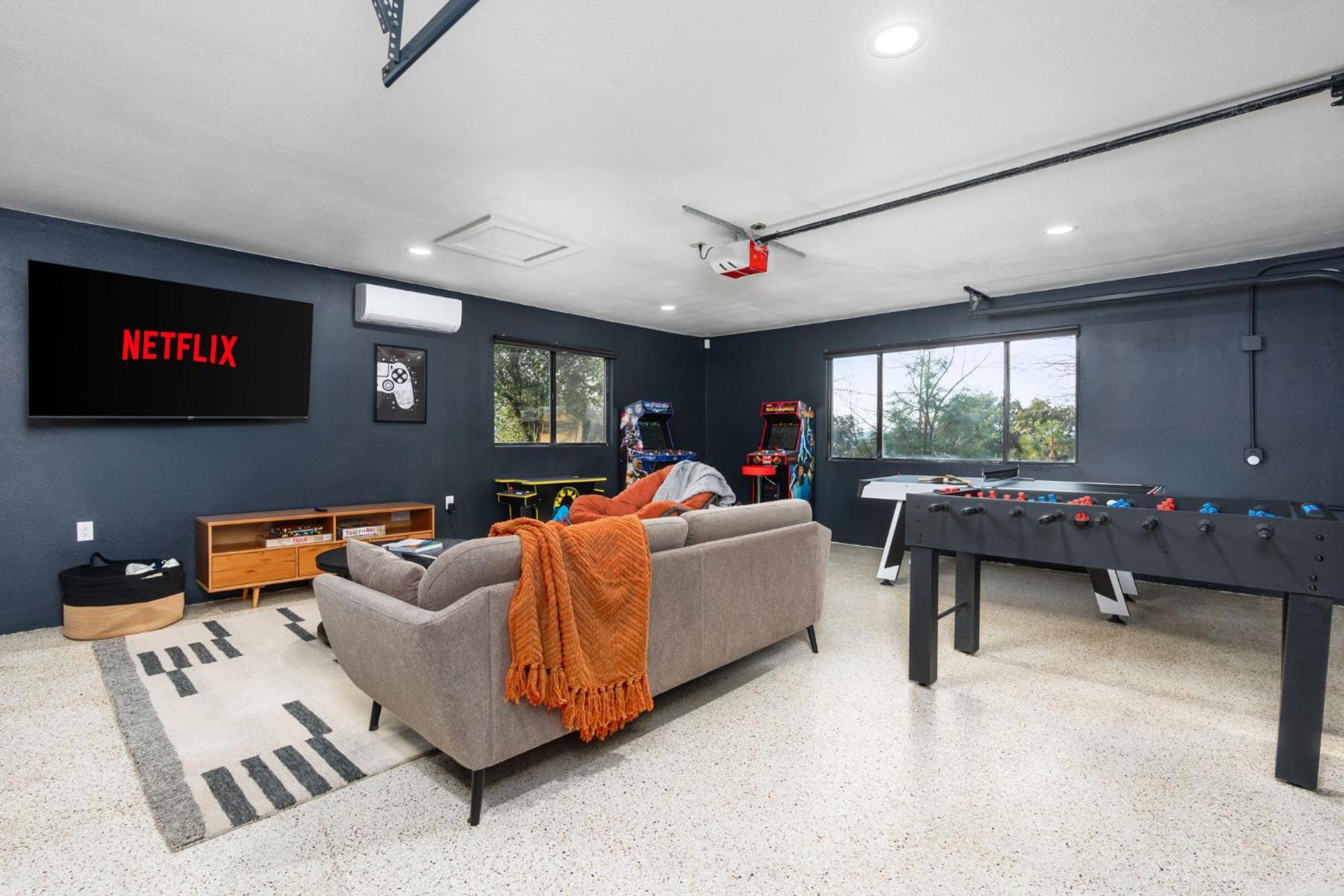 Villa Secluded Mtn Family Haven With Spa, Views & Arcade *