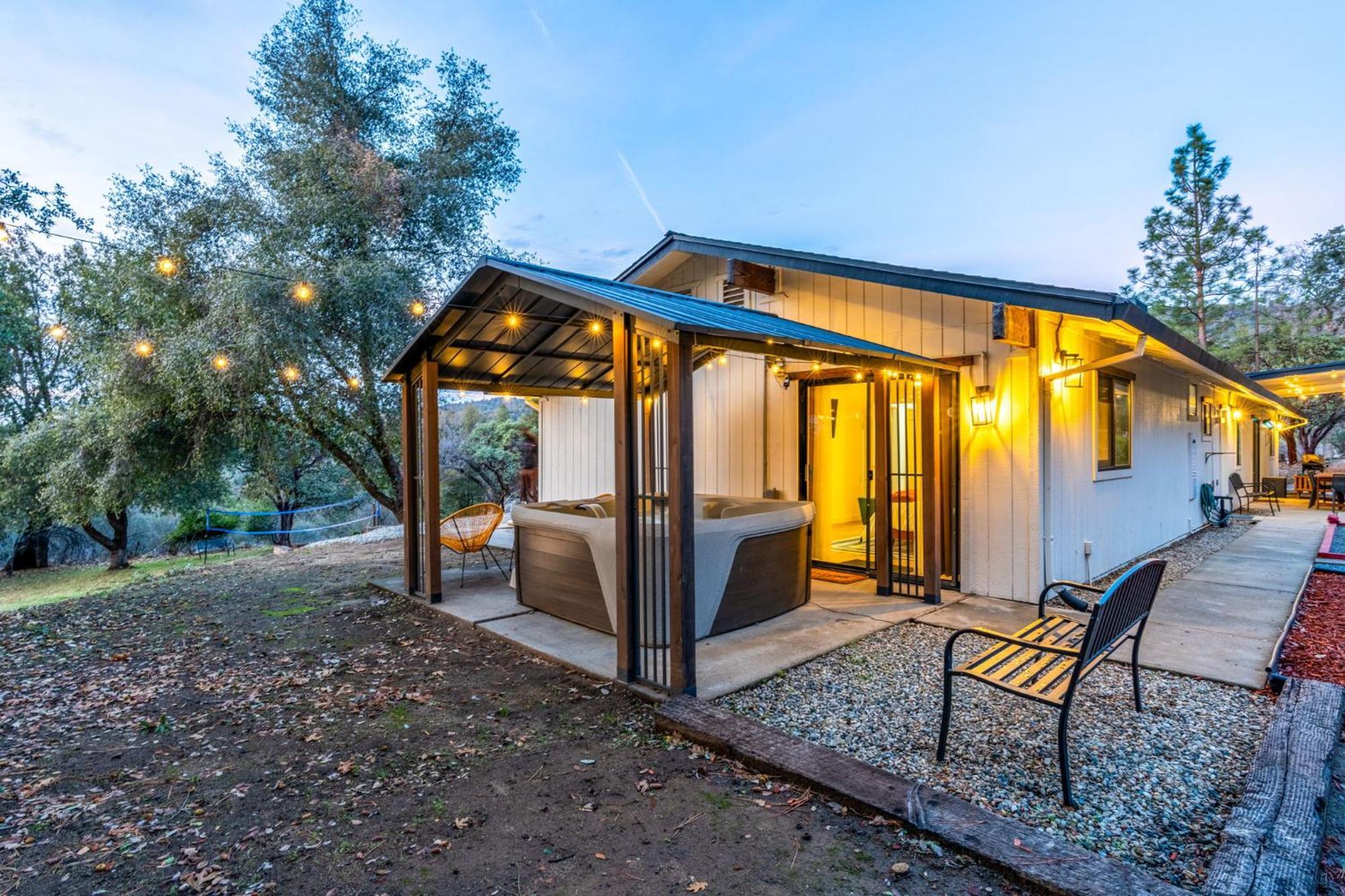 Secluded Mtn Family Haven With Spa, Views & Arcade *