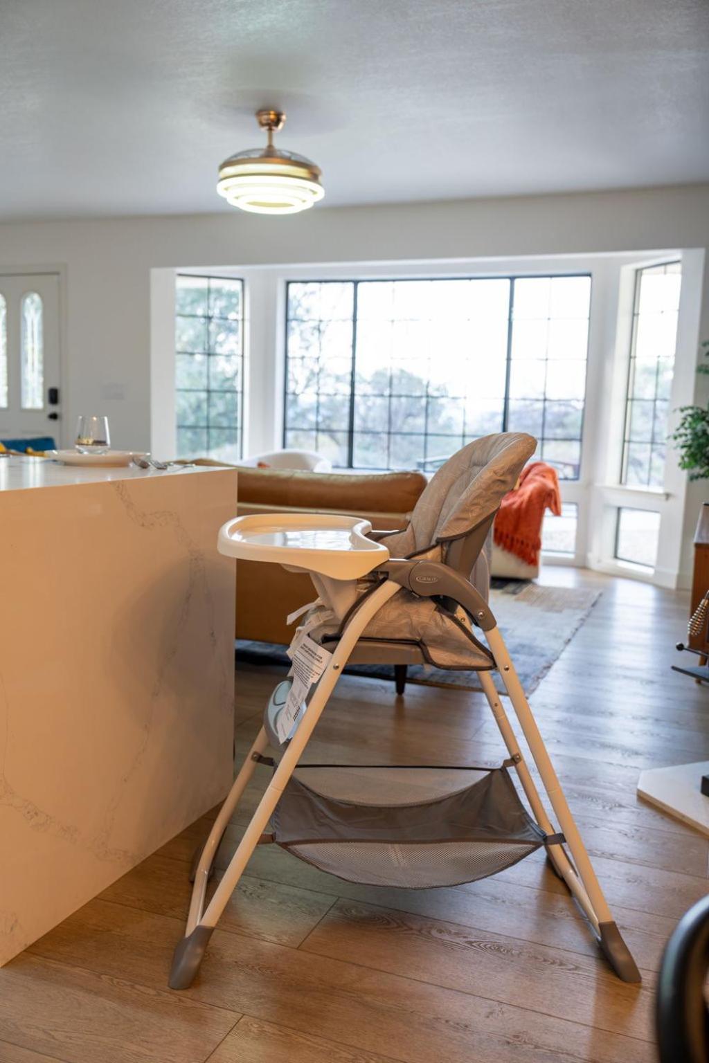 Secluded Mtn Family Haven With Spa, Views & Arcade Oakhurst