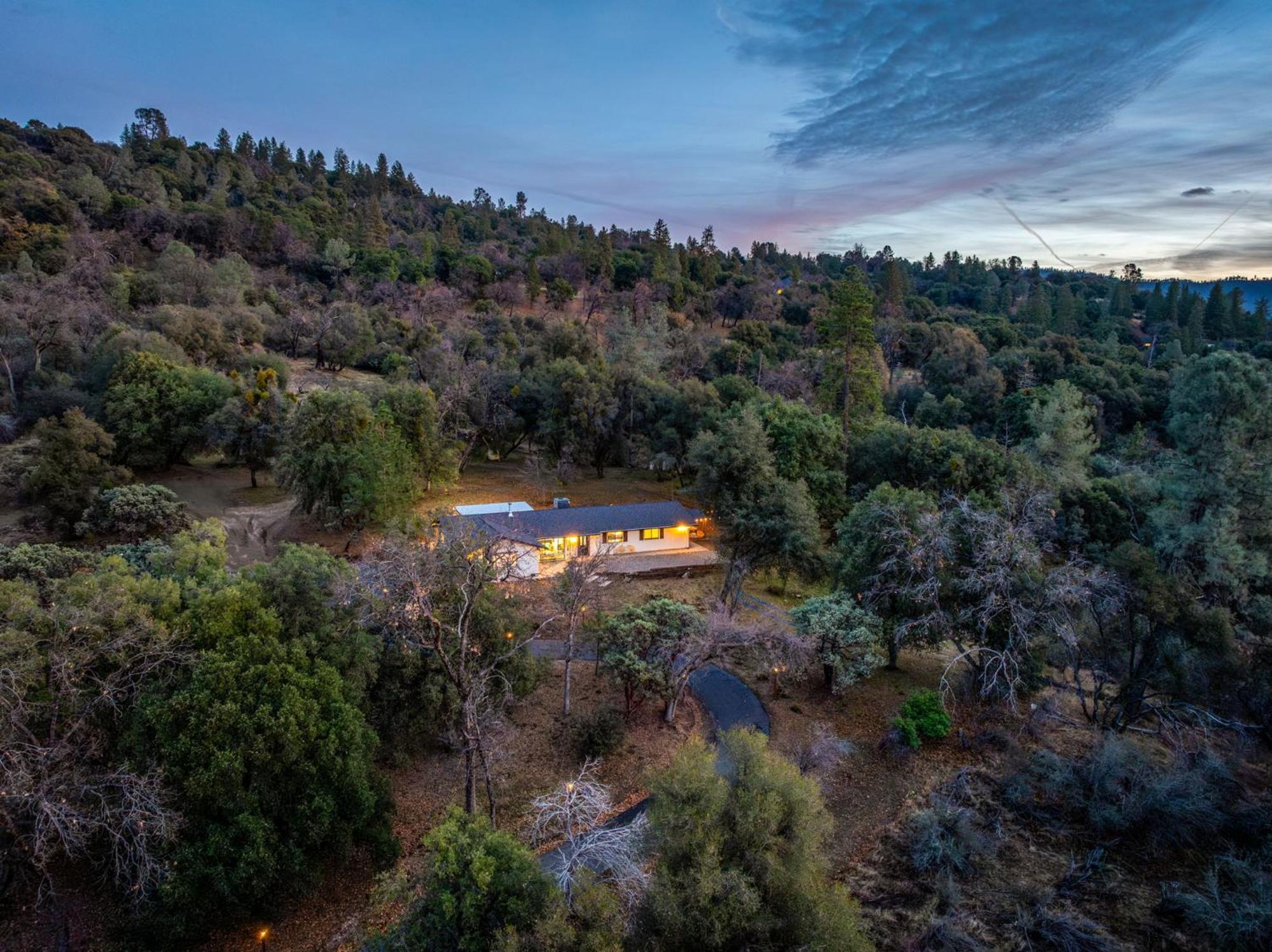 Secluded Mtn Family Haven With Spa, Views & Arcade Villa