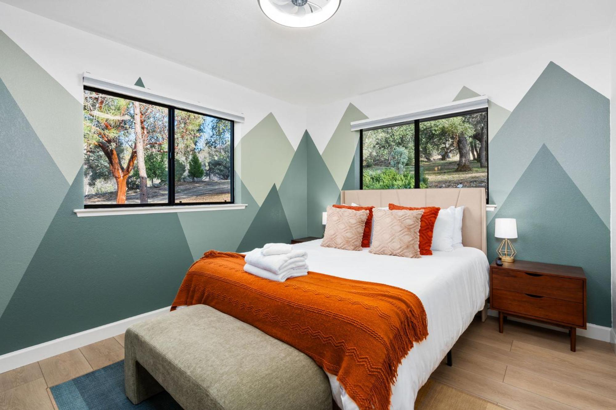 Secluded Mtn Family Haven With Spa, Views & Arcade Oakhurst