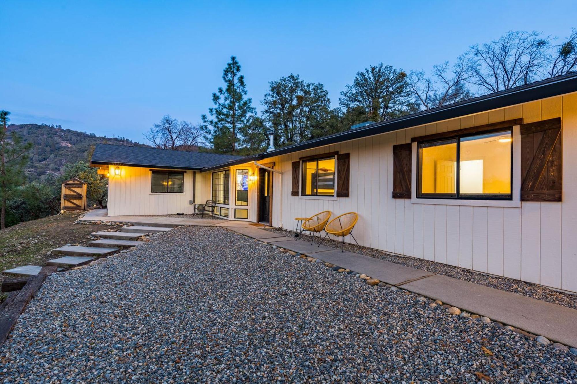 Secluded Mtn Family Haven With Spa, Views & Arcade Villa