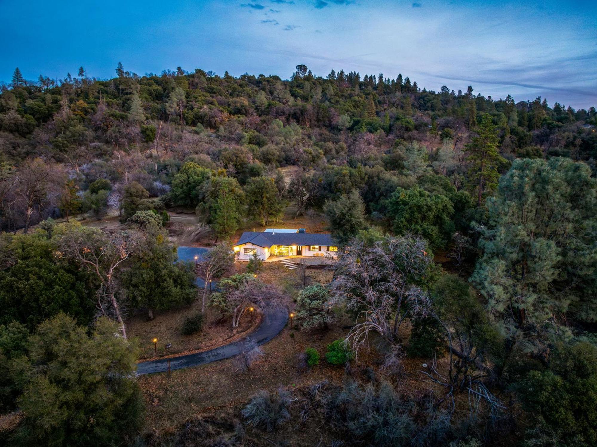 Villa Secluded Mtn Family Haven With Spa, Views & Arcade